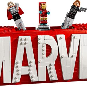 MARVEL logo en minifiguren